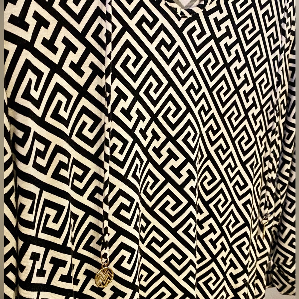 Beach Candie Black & White Geometric Hooded Tunic Top - Size Large - EUC! - Picture 2 of 4